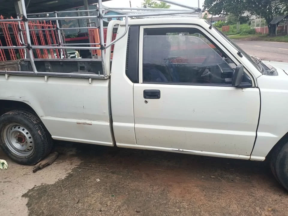 1995 Mitsubishi Triton II 2