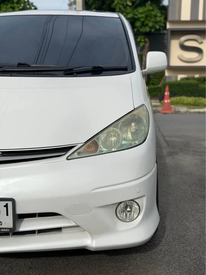 2004 Toyota Estima II 2