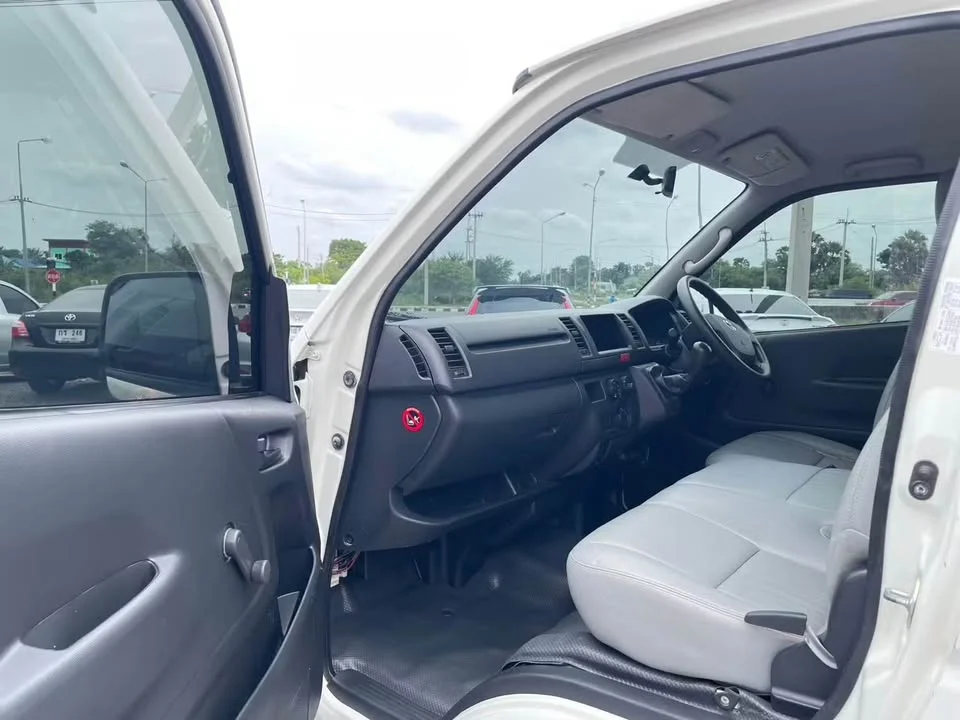 2015 Toyota HiAce V (H200) 3