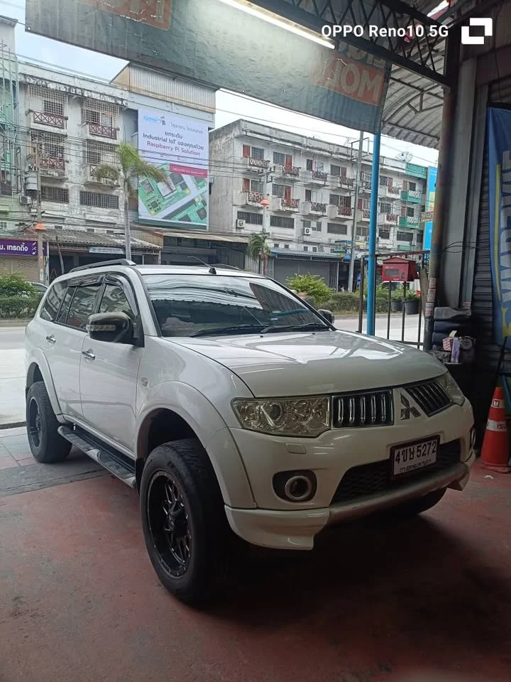 2011 Mitsubishi Pajero Sport II 3