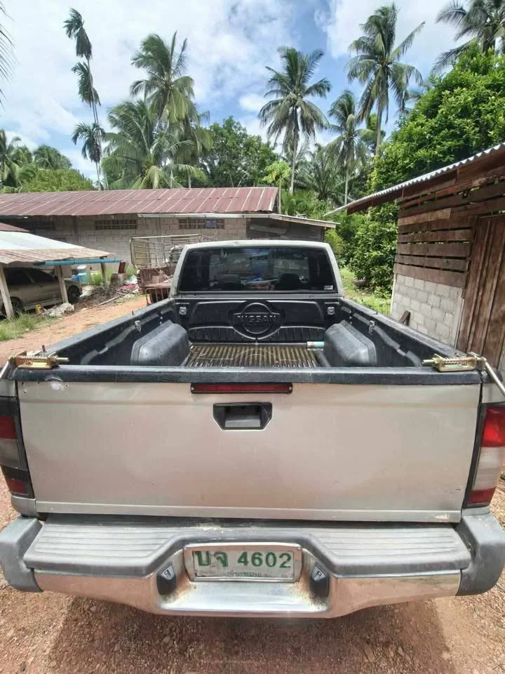 2004 Nissan Frontier I 2