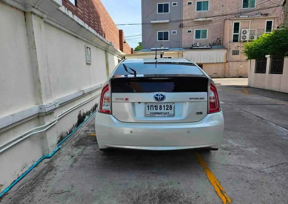 2012 Toyota Prius III 3