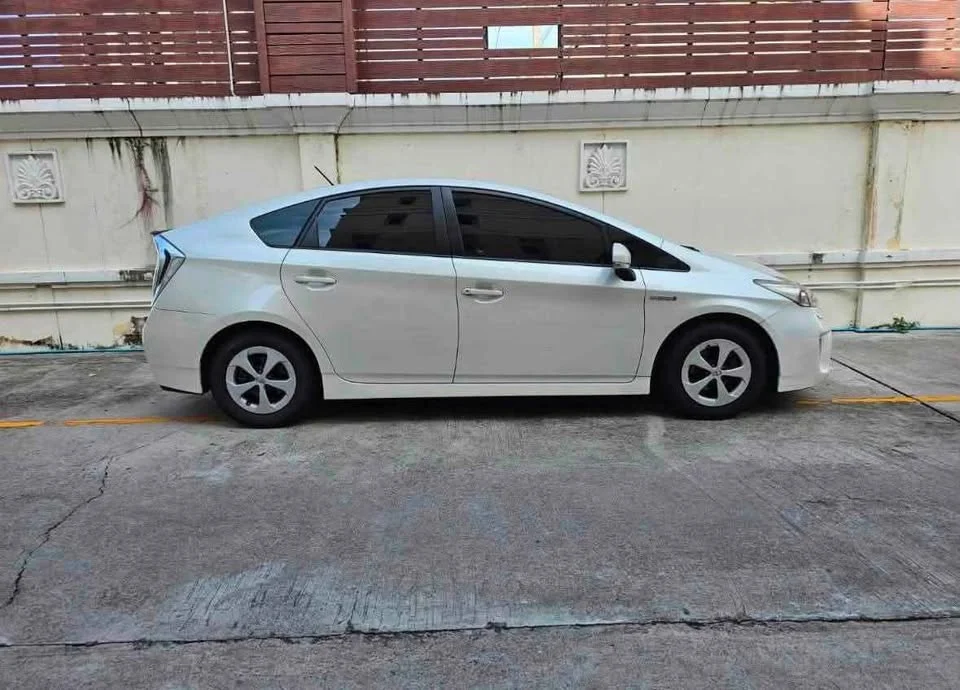 2012 Toyota Prius III 2