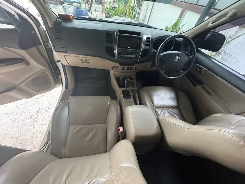 2010 Toyota Fortuner I 3