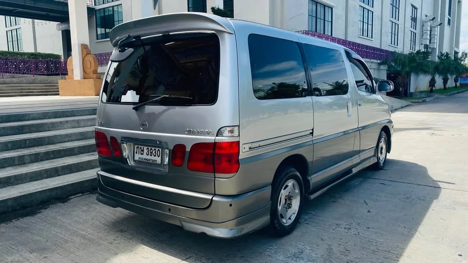 2001 Toyota Granvia H100 2