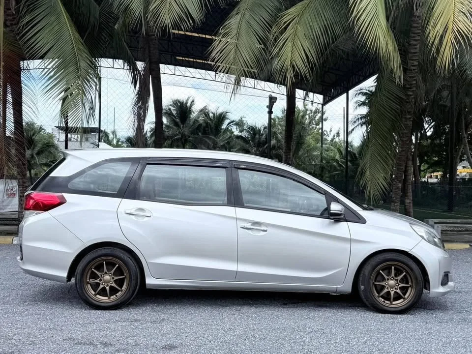 2014 Honda Mobilio II 2