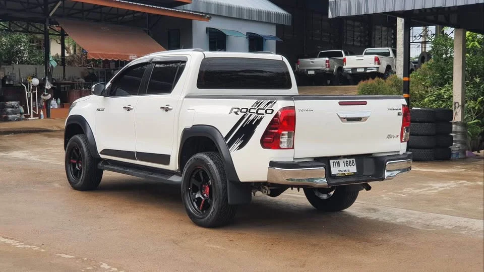 2016 Toyota Hilux VIII 3