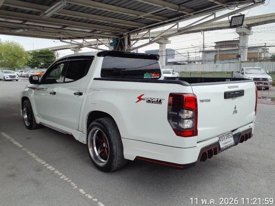 2022 Mitsubishi Triton V 3