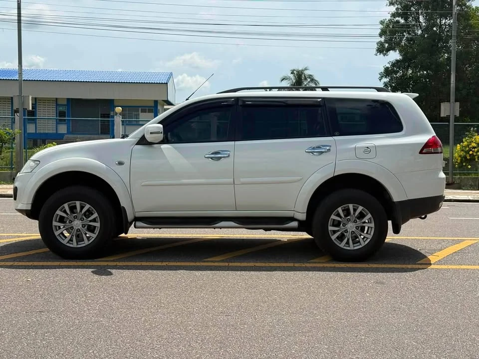 2013 Mitsubishi Pajero Sport II 2