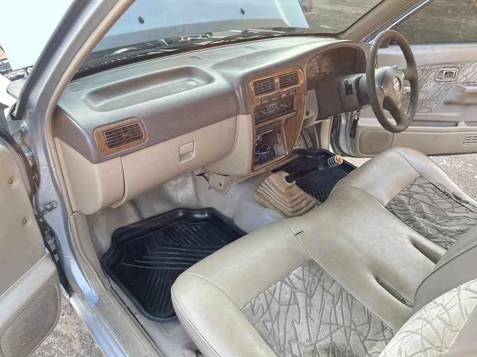 2003 Nissan Frontier I 3