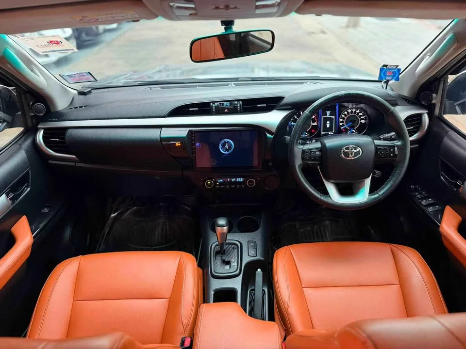 2016 Toyota Hilux VIII 2