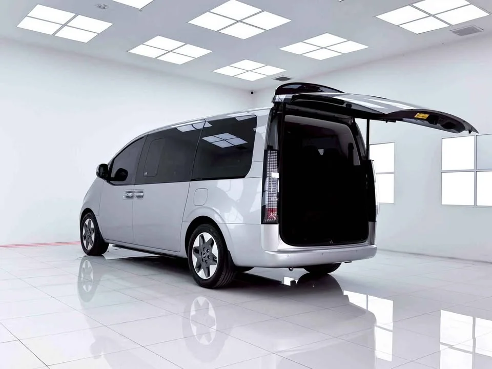2023 Hyundai Staria US4 3