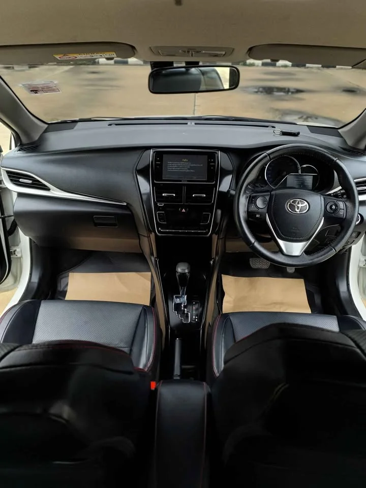 2020 Toyota Yaris ATIV III 2