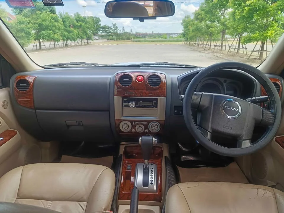 2006 Isuzu MU-7 2