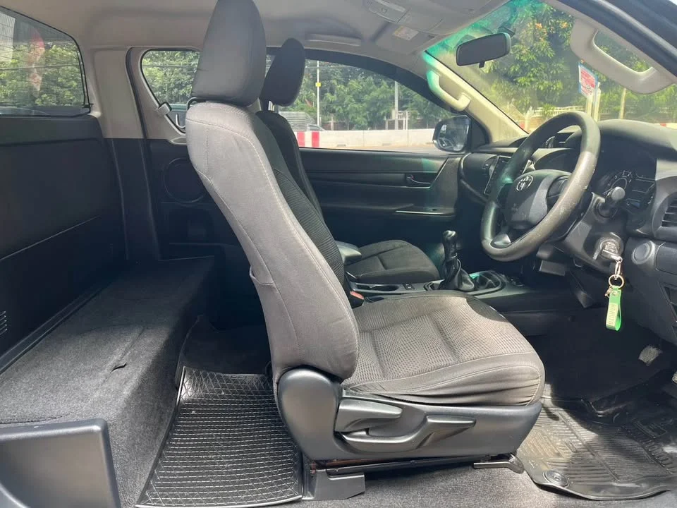 2020 Toyota Hilux VIII 2