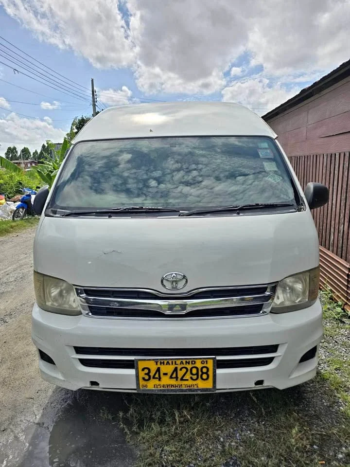 2010 Toyota Commuter V (H200) 3