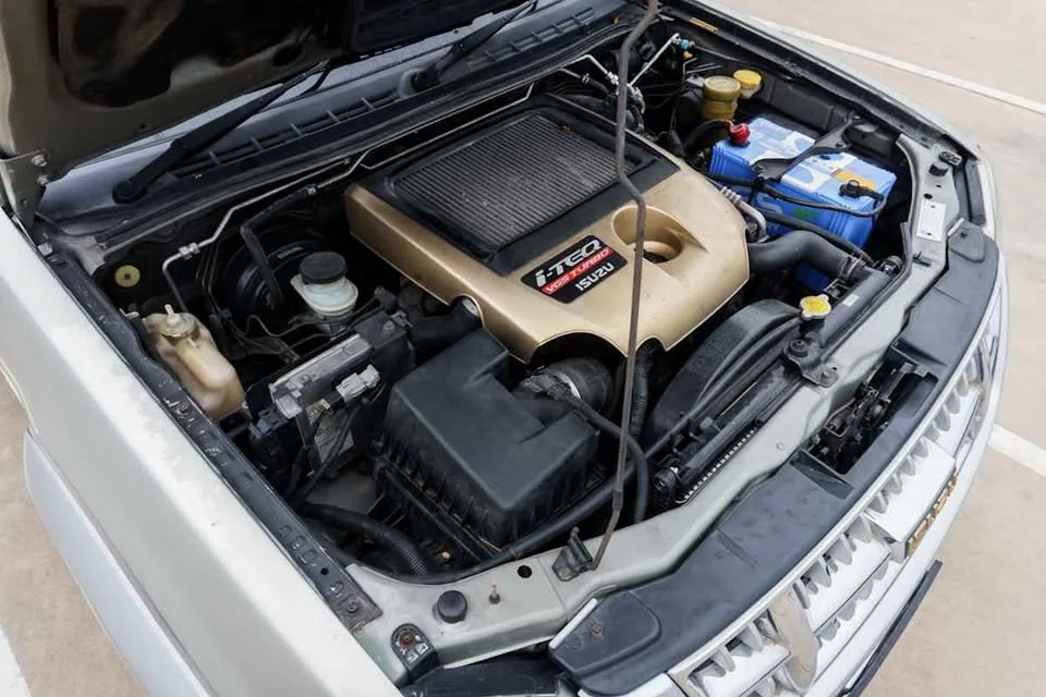 2008 Isuzu MU-7 2
