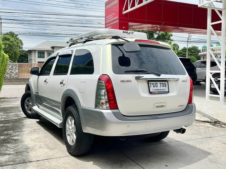2005 Isuzu MU-7 3