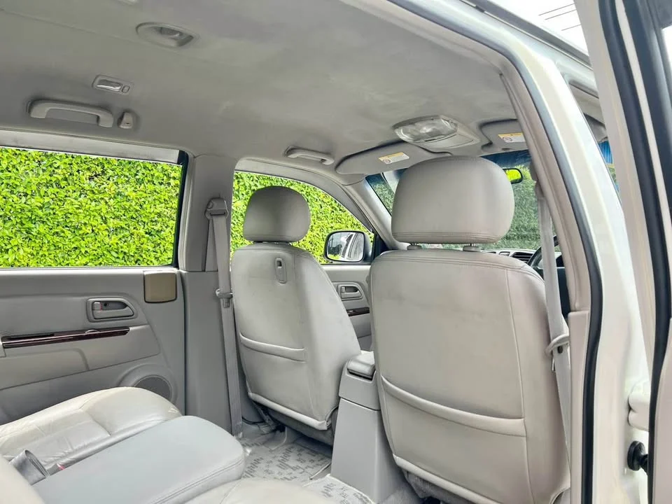 2005 Isuzu MU-7 2