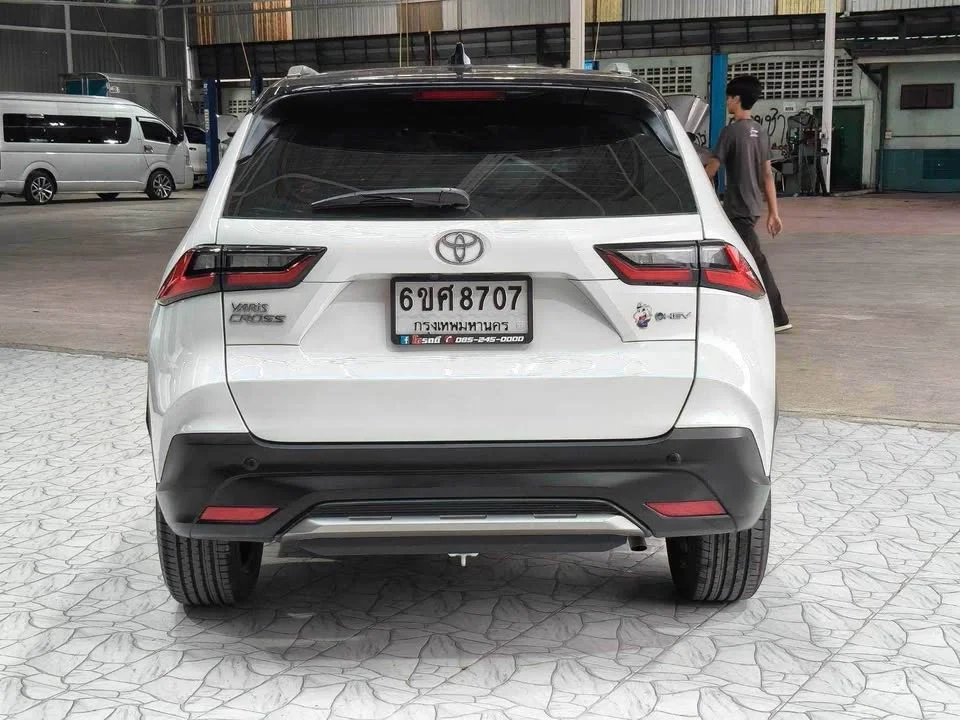 2025 Toyota Yaris Cross AC200 3