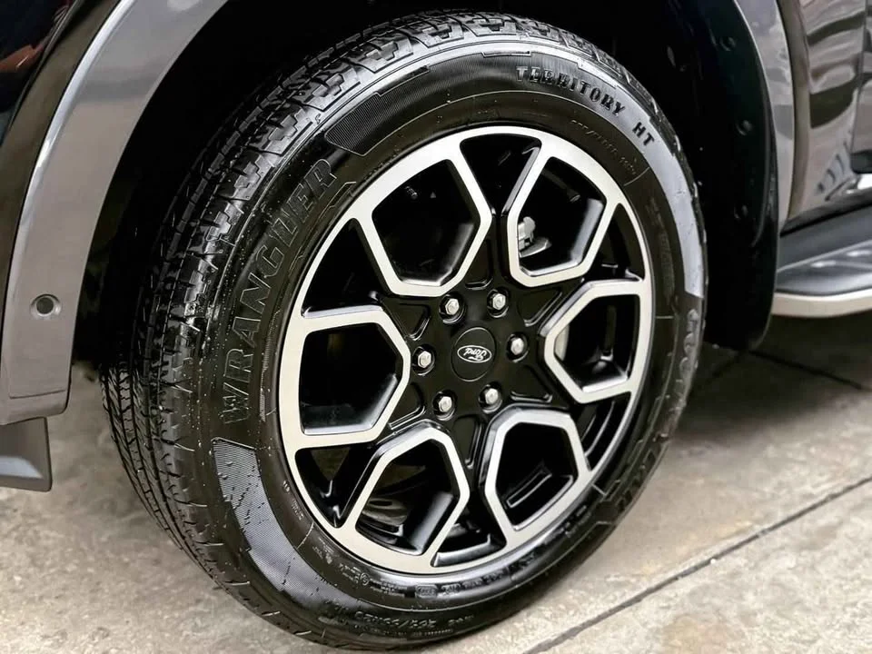 2023 Ford Everest III 2