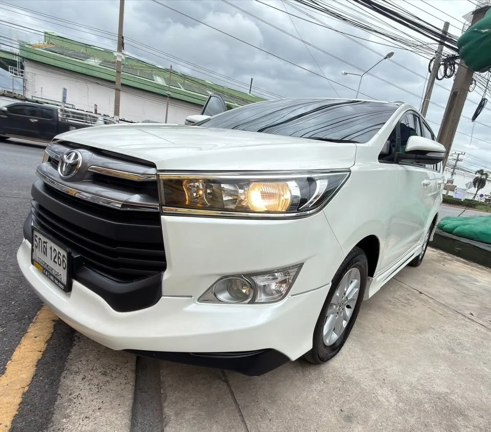 2017 Toyota Innova II 2