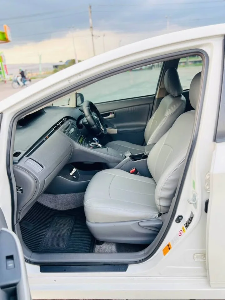 2011 Toyota Prius III 3