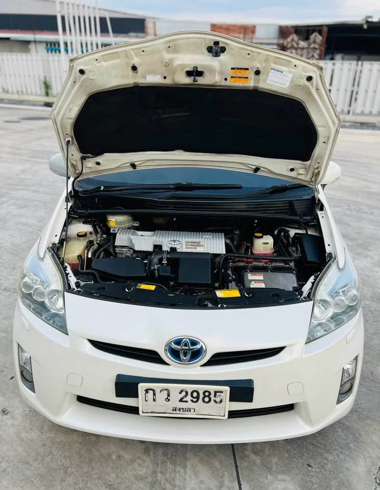 2011 Toyota Prius III 2