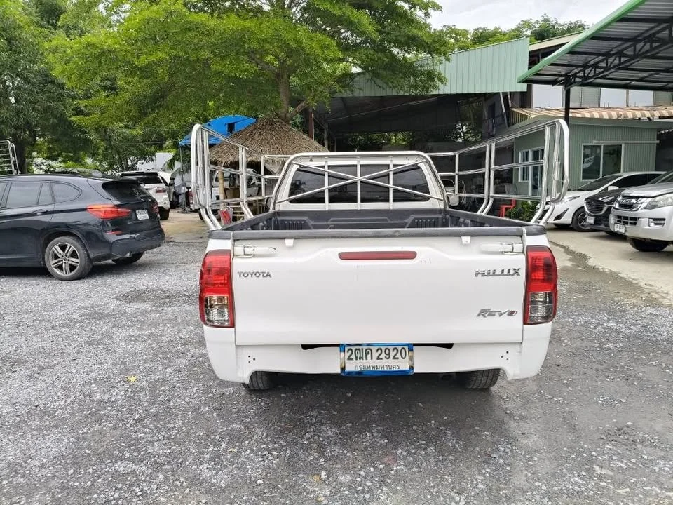 2017 Toyota Hilux VIII 2