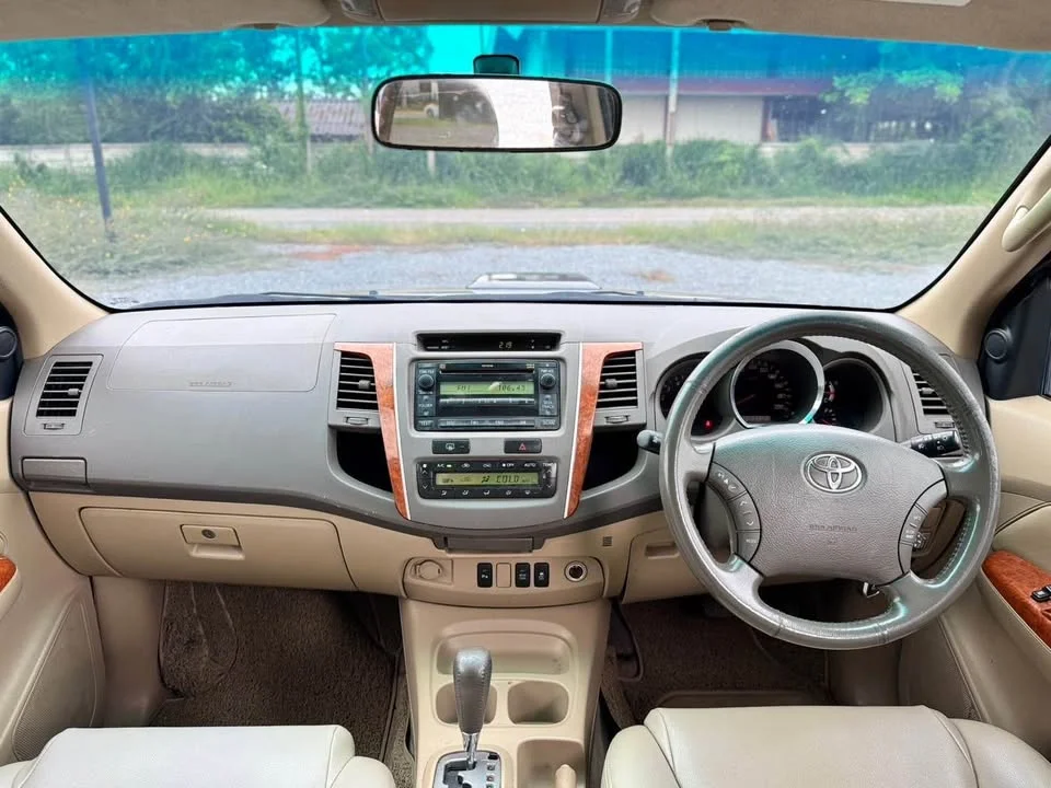 2010 Toyota Fortuner I 2