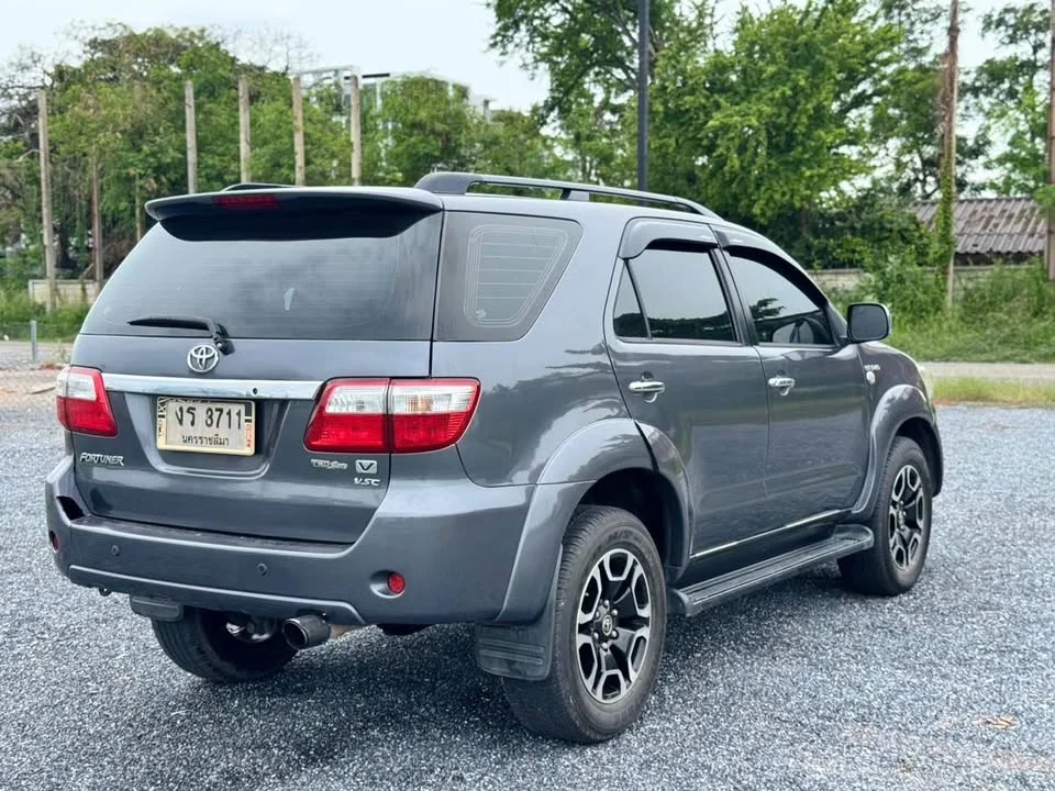 2010 Toyota Fortuner I 3