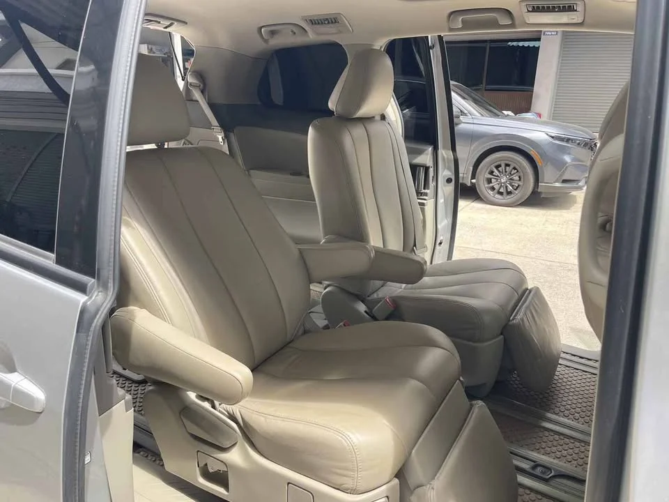 2007 Toyota Estima III 2