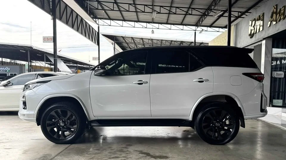 2023 Toyota Fortuner II 2