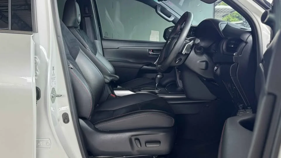 2023 Toyota Fortuner II 3
