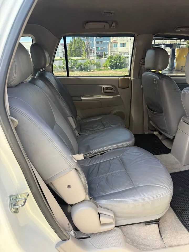 2005 Isuzu MU-7 2
