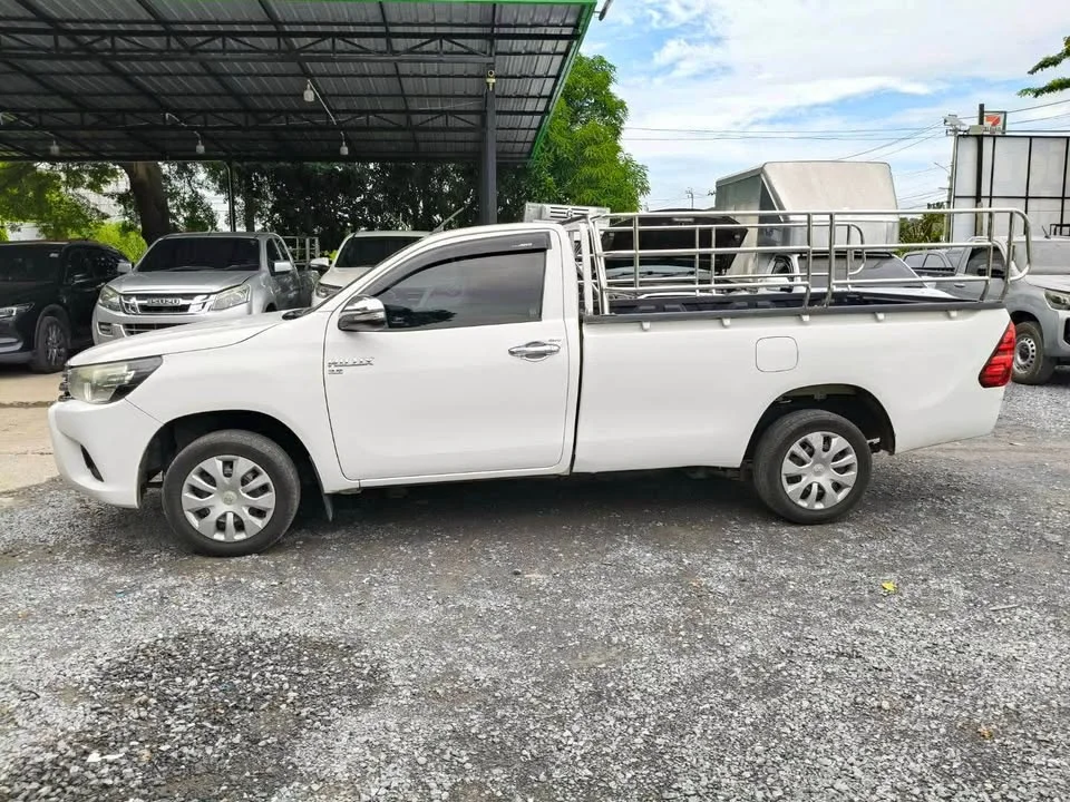 2017 Toyota Hilux VIII 2