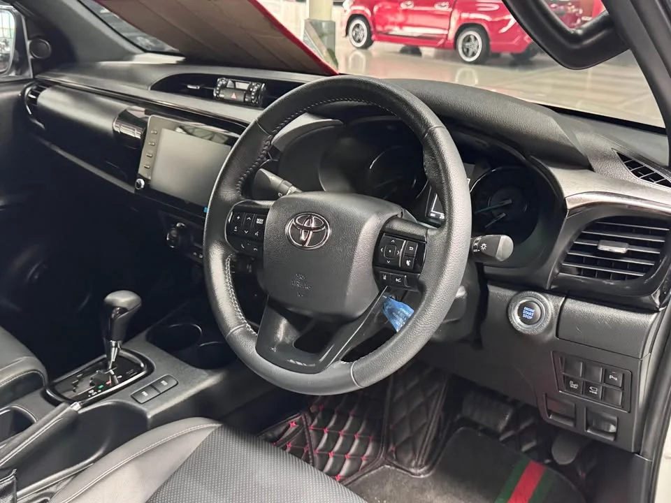 2024 Toyota Hilux VIII 2