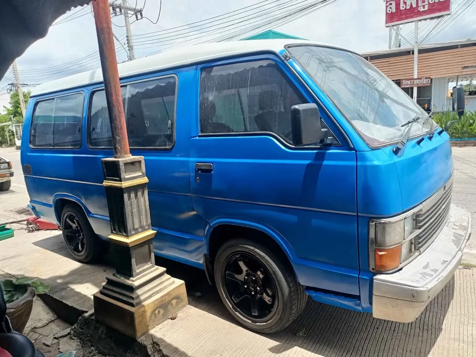 1999 Toyota Commuter III 2