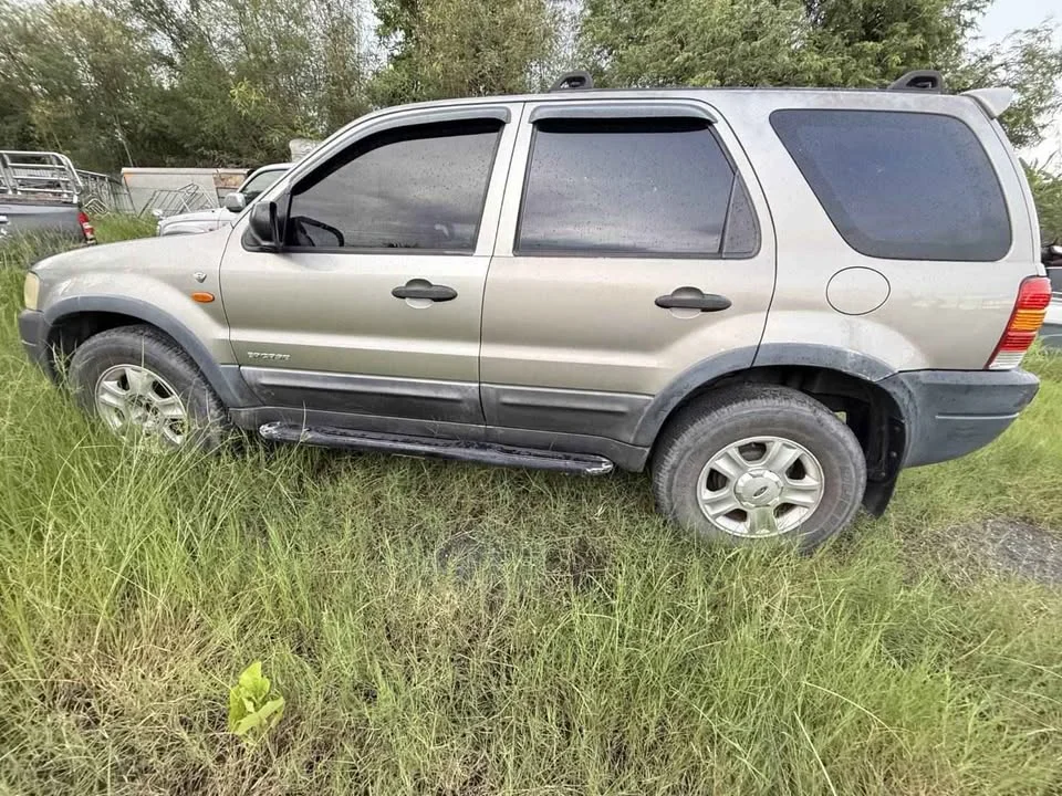 2004 Ford Escape I 3
