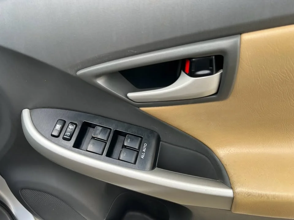2012 Toyota Prius III 2