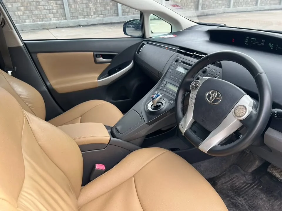 2012 Toyota Prius III 3