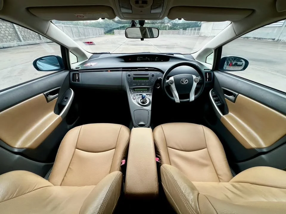 2012 Toyota Prius III 2