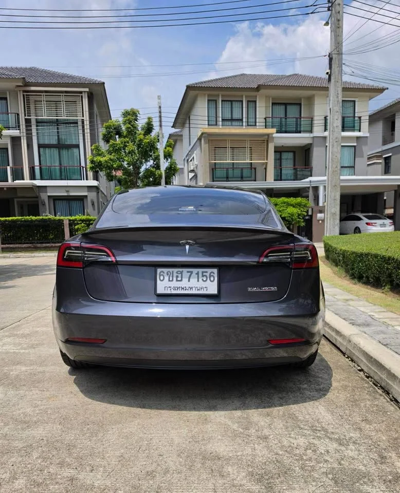 2023 Tesla Model 3 2