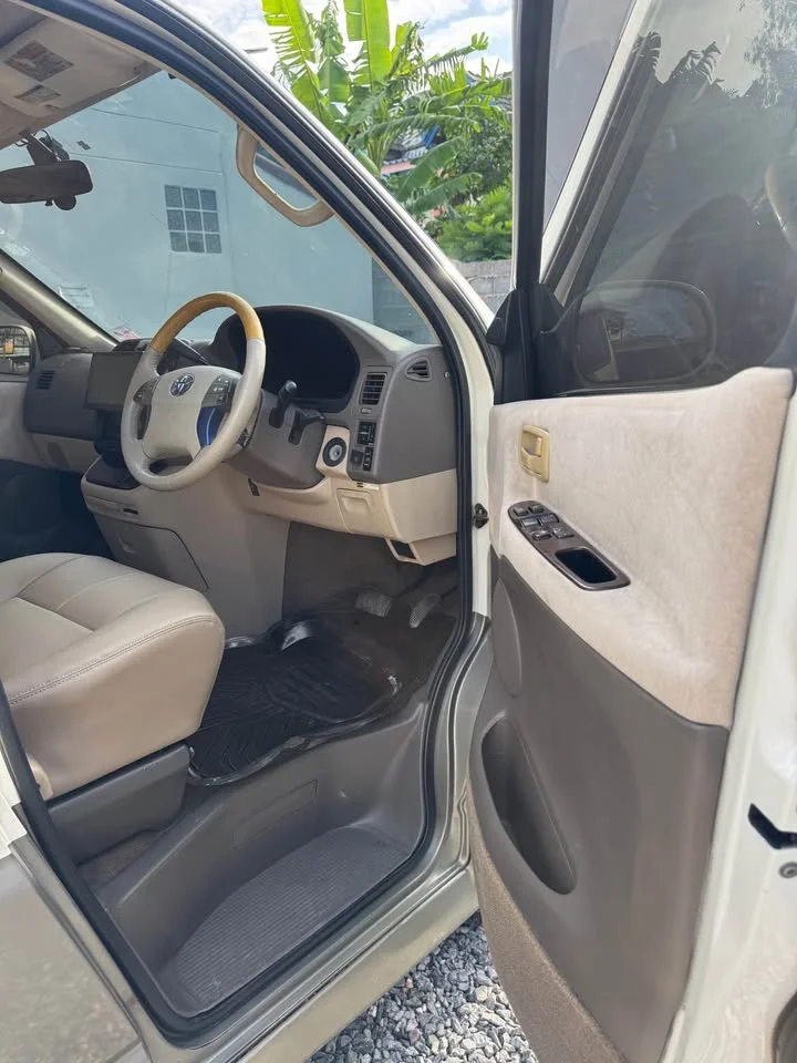 2001 Toyota Granvia H100 3