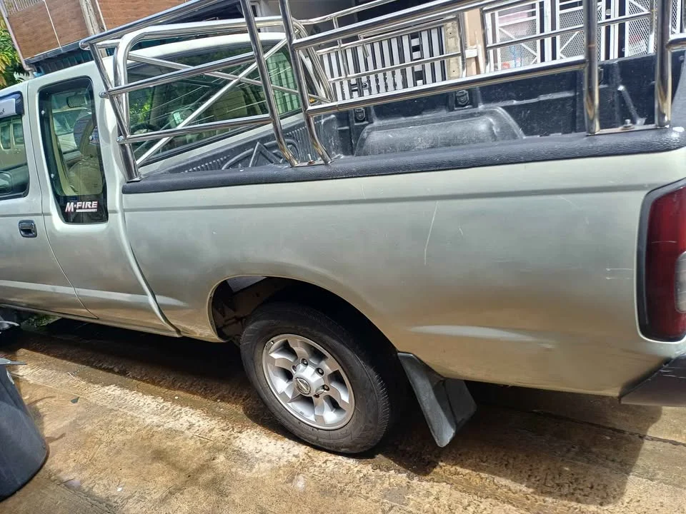 2003 Nissan Frontier I 2