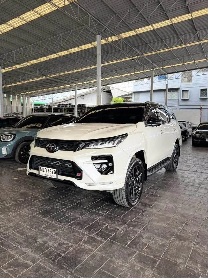 2022 Toyota Fortuner II 3