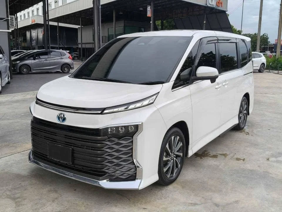 2024 Toyota Voxy IV 2