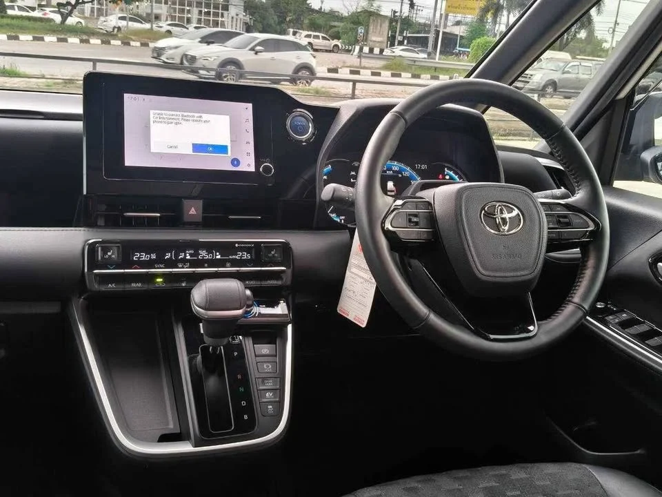 2024 Toyota Voxy IV 3