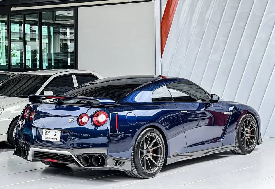 2011 Nissan GT-R R35 3