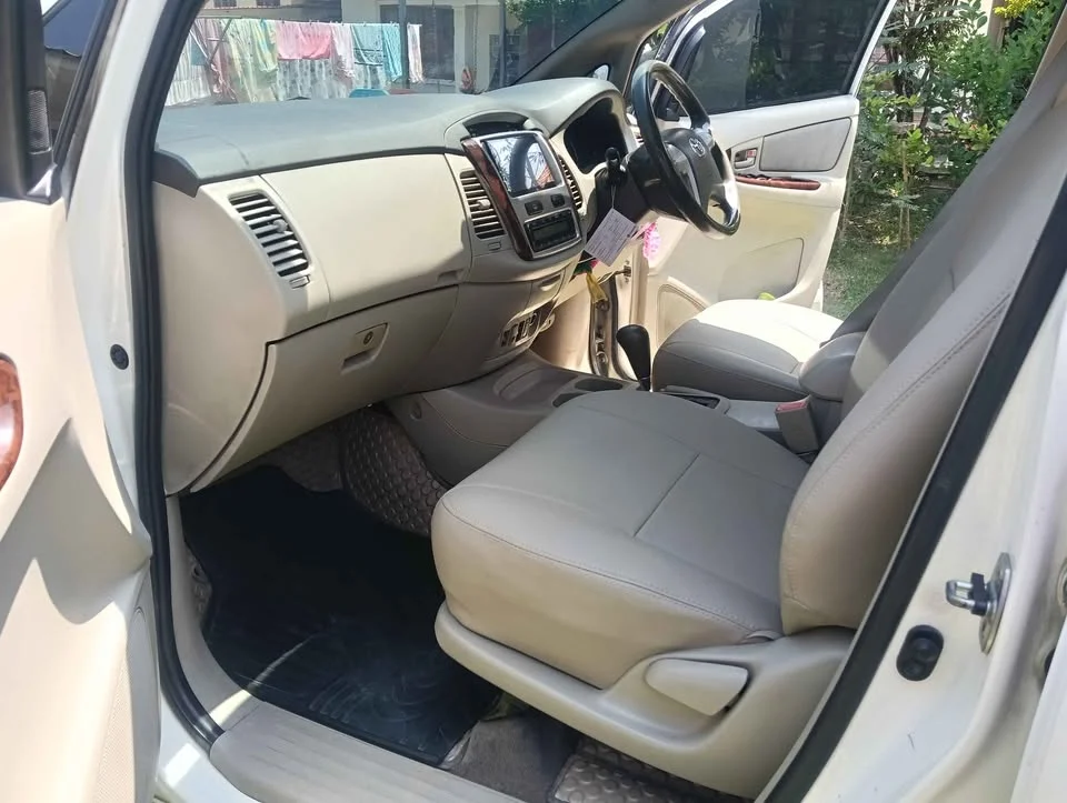 2013 Toyota Innova I 2